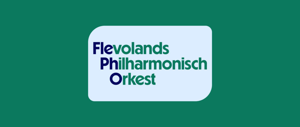 Logo van het Flevolands Philharmonisch Orkest op een groene achtergrond