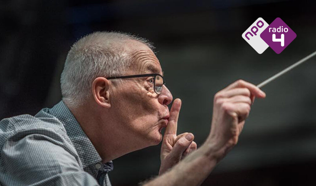 Dirigent Hans Welle en NPO radio 4 logo
